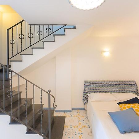 Aparthotel Il Poeta Procida Exterior foto