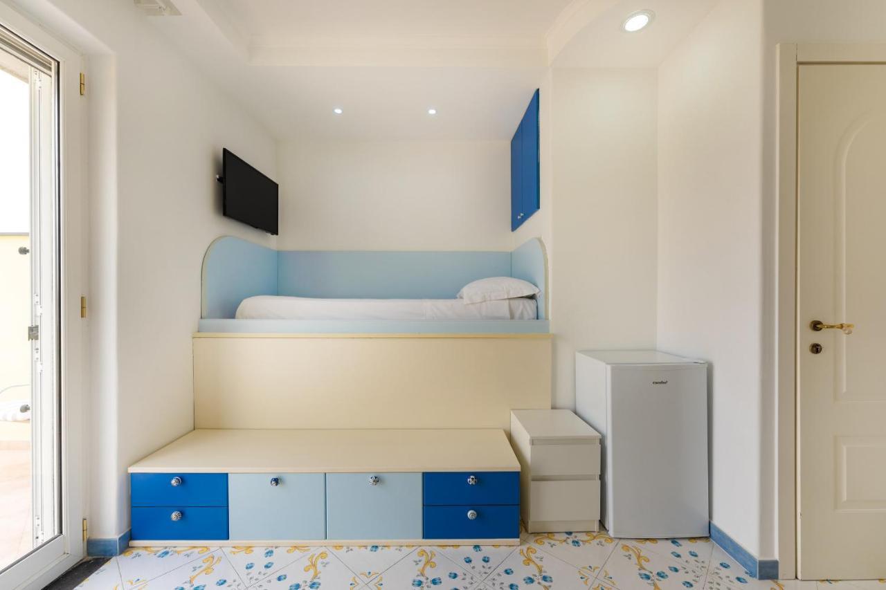 Aparthotel Il Poeta Procida Exterior foto