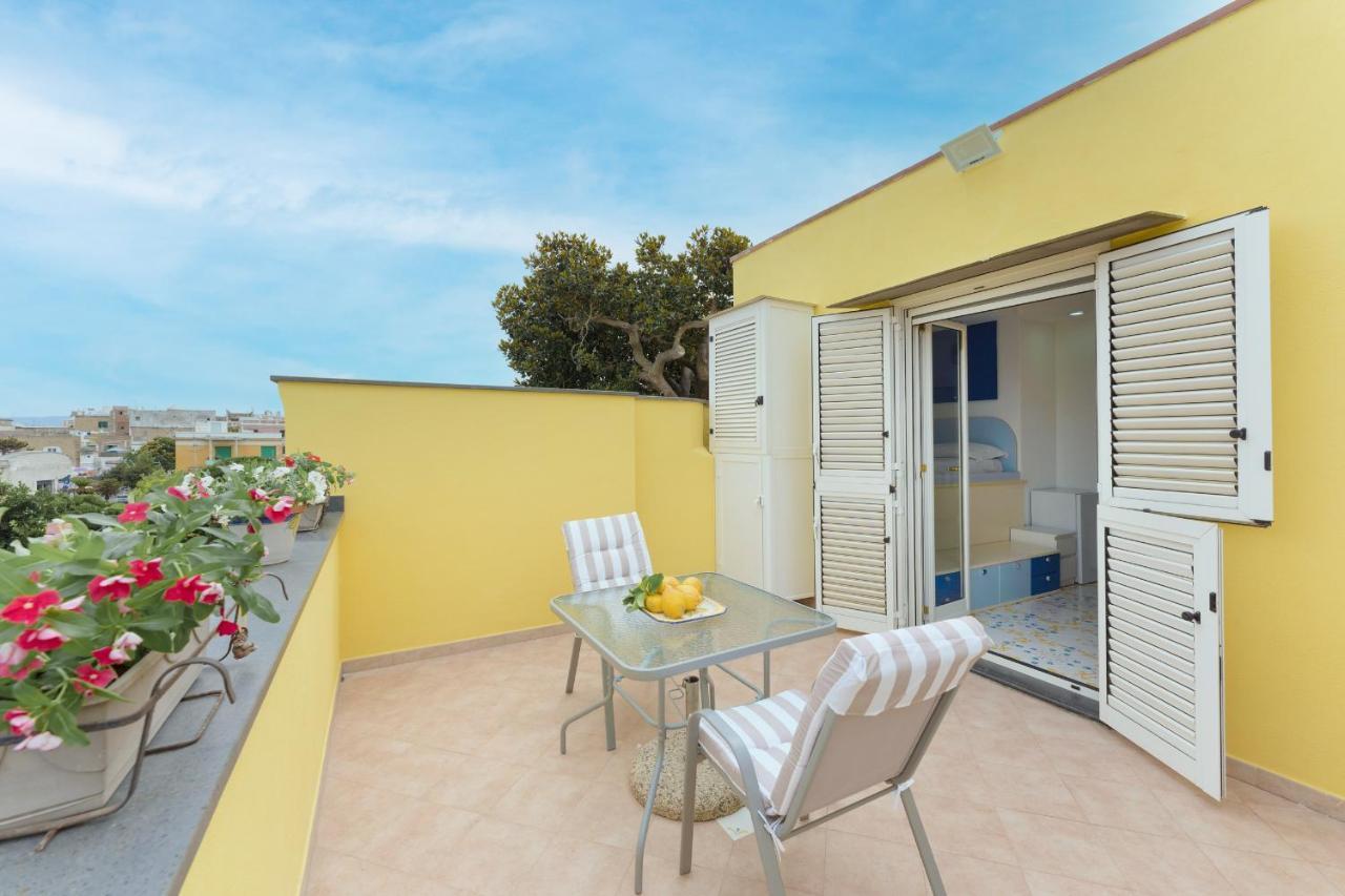 Aparthotel Il Poeta Procida Exterior foto