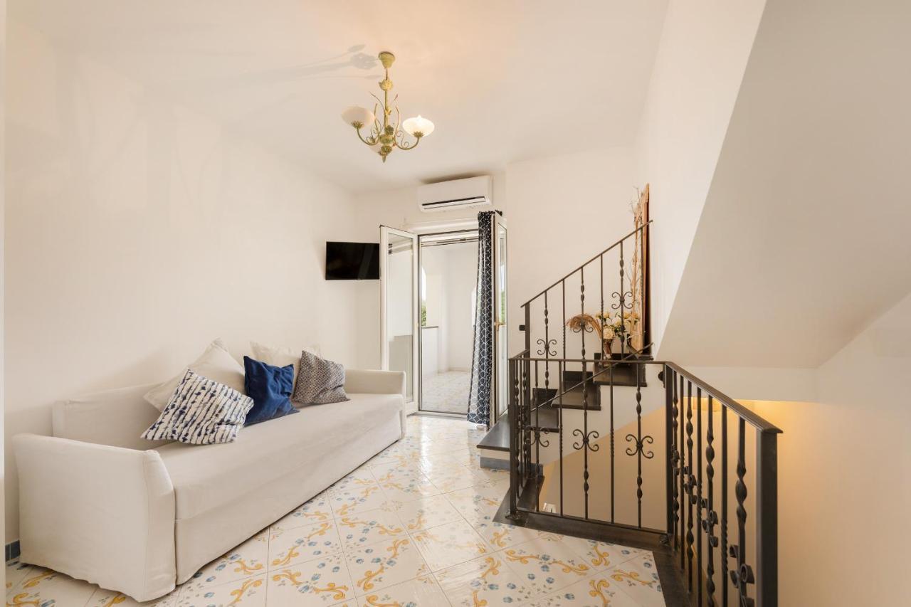 Aparthotel Il Poeta Procida Exterior foto