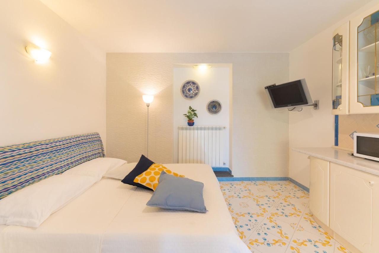 Aparthotel Il Poeta Procida Exterior foto