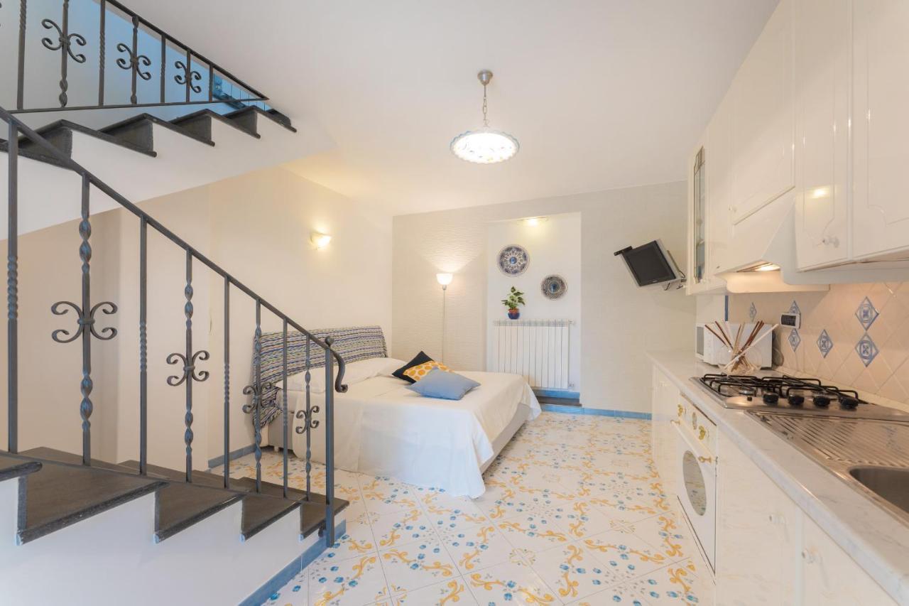 Aparthotel Il Poeta Procida Exterior foto
