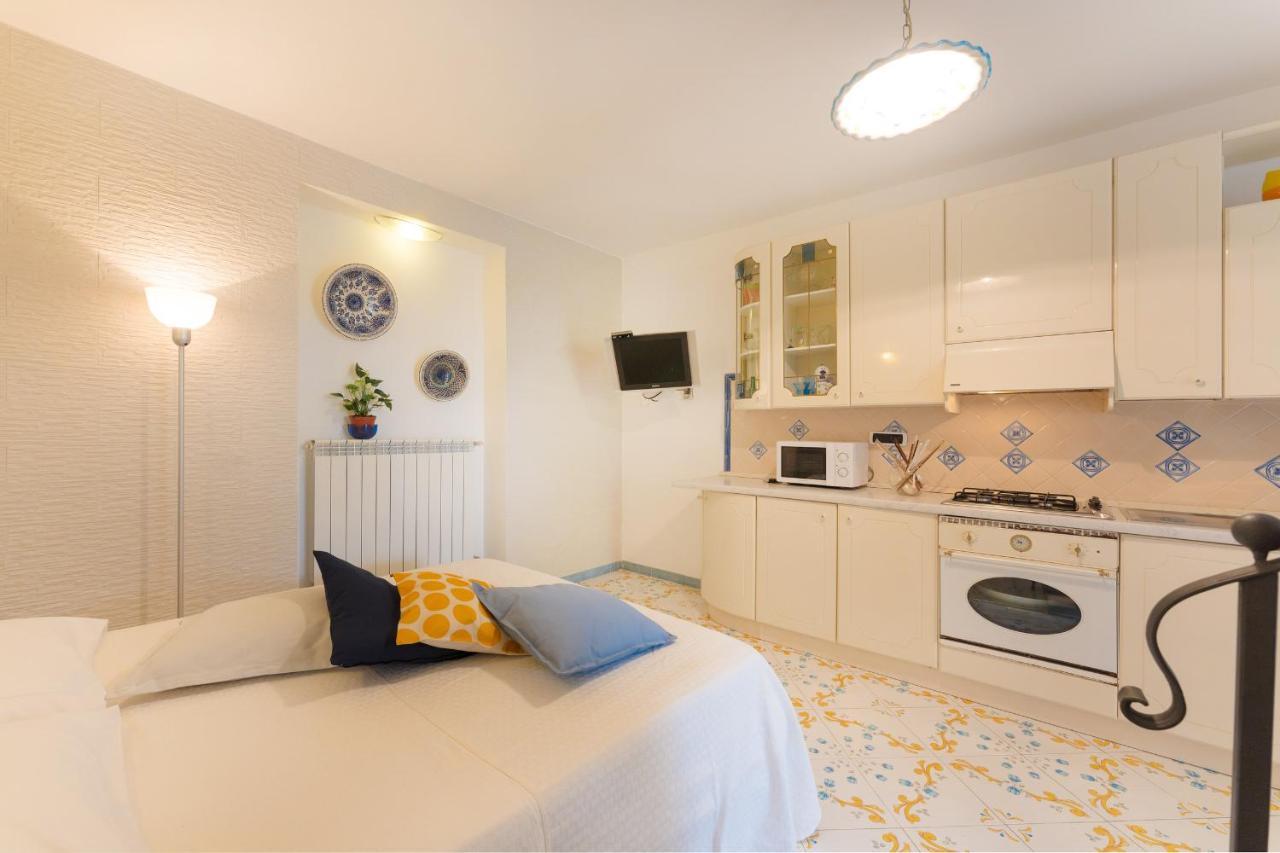 Aparthotel Il Poeta Procida Exterior foto